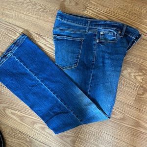 Gap boot cut jeans. Excellent condition. Size 32/14 petite.